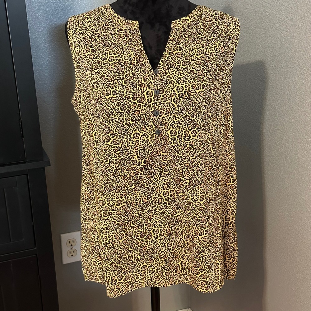 Liz Claiborne Blouse Medium Leopard Print Sleeveless Button Front Top Y2K Indie